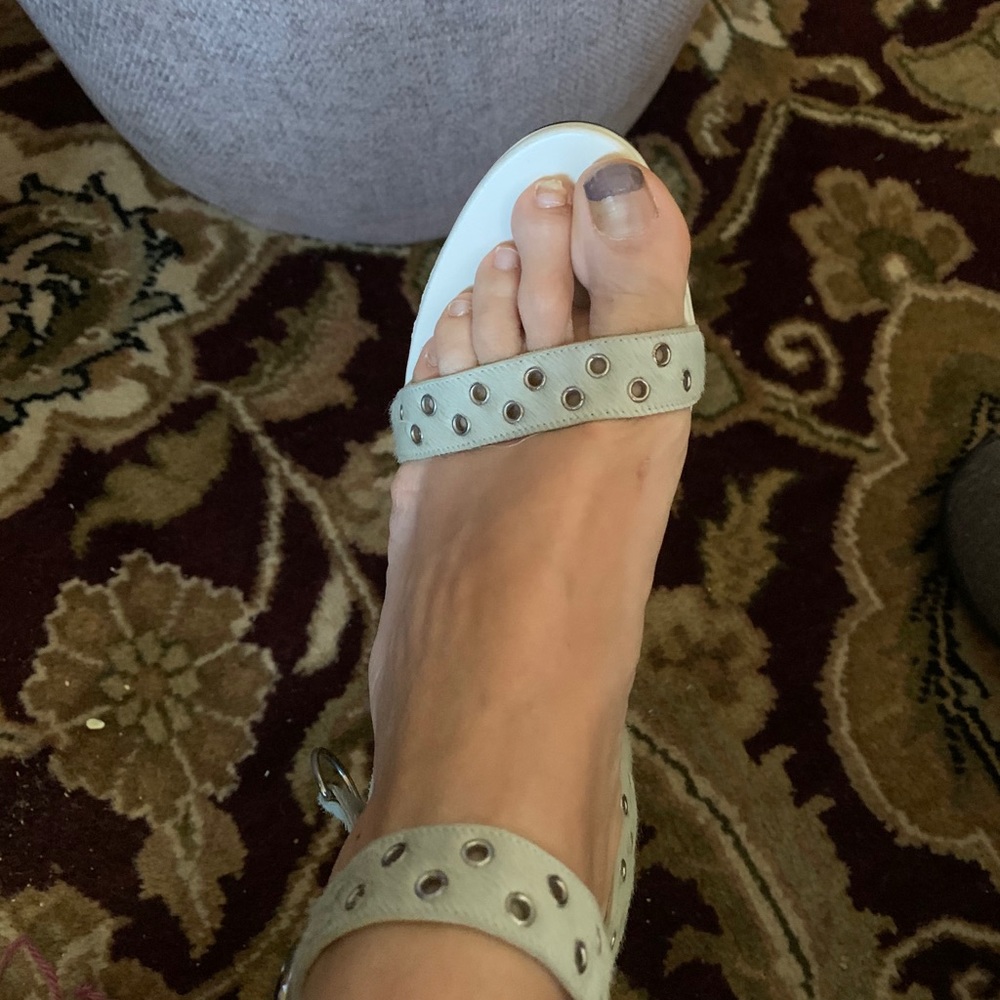 Shoe - Picture 2 of 4